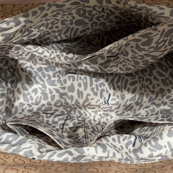 COPY - GUESS Handbag Tan Used with Shoulder strap - Picture 6 of 8